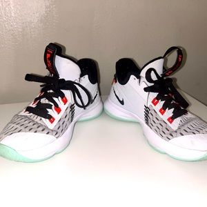 Boys Nike LeBron witness 5
